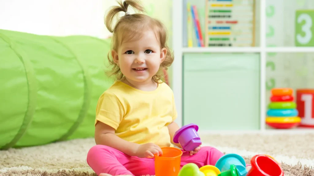 dziewczynka w żłobku